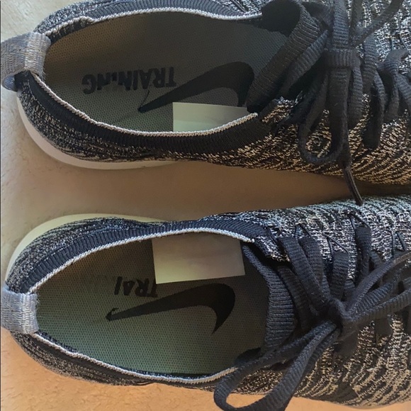 Nike Flyknit Zoom Trainer. Size 6 - Picture 4 of 9